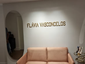 Letras douradas em alto relevo em Niterói - RJ