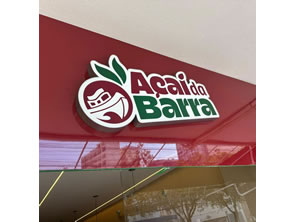 Letreiro em acm com logo em alto relevo com iluminação em Niterói