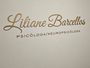 Logo em acrílico 4mm pintado em dourado em Icaraí, Niterói