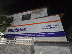 Letreiro em acm com logo em alto relevo e adesivos em recorte  eletrônico no Centro de Maricá