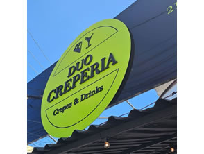 Letreiro em ACM com logo em alto relevo em Itaipuaçu, Maricá