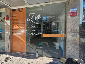 Adesivo de Vitrine para Salão de Beleza em São Francisco - Niterói