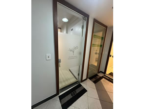 Adesivo para porta de vidro em Niterói