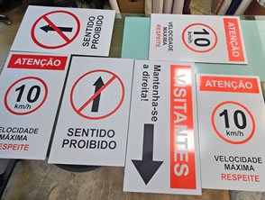 Placas de sinalização de condomínio em ACM adesivadas